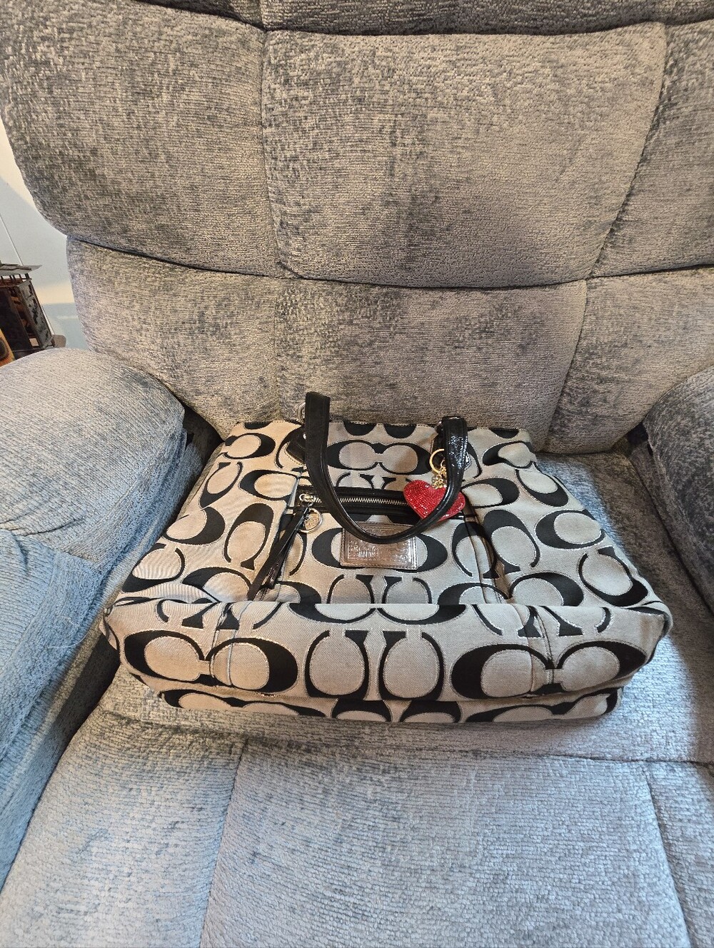Coach Poppy 17.5x13x7 EUC Black Silver Signature Patterned Tote - Picture 14 of 14